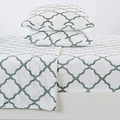 Great Bay Home Extra Soft Velvet Plush Micro Fleece Printed Sheet Set | Deluxe Microplush Non Pilling Sheets, Deep Pocket | Lavish Sherpa Velvet Luxe Collection (King, Lattice-White/Blue)