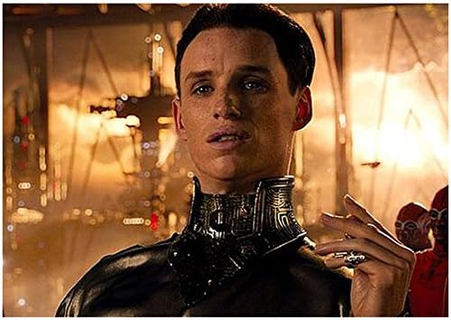 Jupiter Ascending Eddie Redmayne As Balem Abrasax Holding Hand Up Closeup 8 X 10 Photo At Amazon S Entertainment Collectibles Store