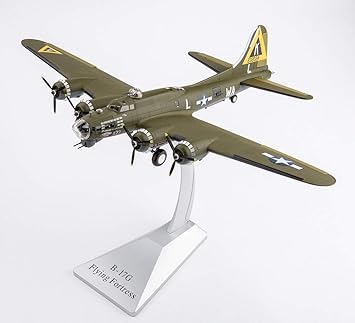 Air Force 1 1 72 Usaaf Boeing B 17g Flying Fortress Heavy Bomber Sumpffeuer 524th Bombardment Squadron 379th Bombardment Group Kimbolton England 1944 45 Amazon De Spielzeug