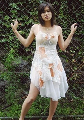 Amazon 永岡真実 全身 足見切れ 衣装白 オレンジ 両手後ろ フェンス 野外 背景緑 公式生写真 アイドル 芸能人グッズ 通販