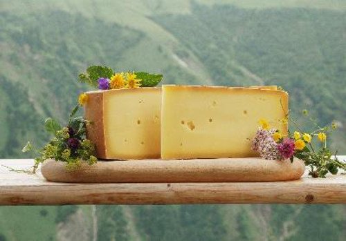Voralberger Bergkäse extra alt von Schlins ca 600 gr am Stück