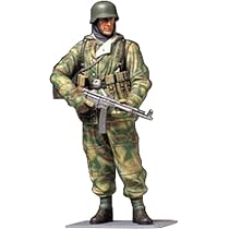 Tamiya 300036306 1:16 WWII Figure German Soldier with Coat and MG