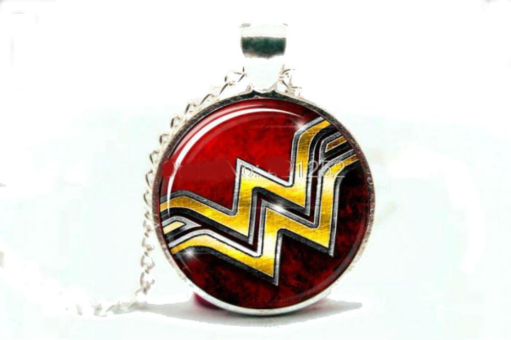 Pretty Lee 2015 Fashion Wonder Woman Superhero Pendant Necklace Glass Photo Cabochon Necklace