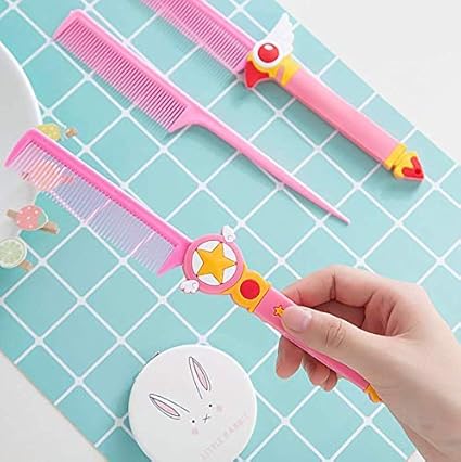 Amazon Co Jp Pichidr Jp ヘアブラシ 櫛 さくら風 カードキャプターさくら おしゃれ 櫛ケース 静電気防止 夢の杖櫛 細歯 半月形 ヘアケア 頭皮マッサージ 女子力 可愛い ピンク 創造的な贈り物 プレゼント 誕生日 成人式 クリスマス さらさら 星 パソコン 周辺機器