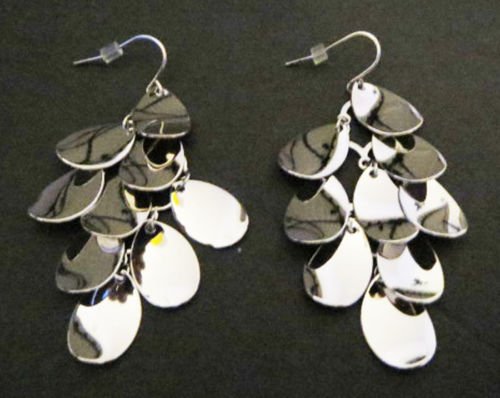 Premier Designs Jewelry Mirror Image Earrings RV$25