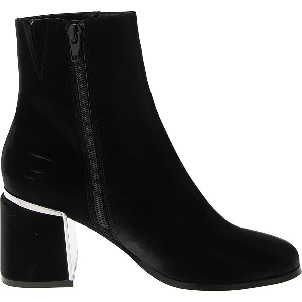 BCBGENERATION WOMEN’S SANDRA ANKLE BOOT, 10