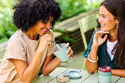 Mepal Müslibecher to go, praktischer Joghurtbecher to go - Unterteilung für Joghurt & Müsli - Geeignet für Gefrierschrank, Mikrowelle & Spülmaschine - 500 ml + 200 ml - Nordic Sage thumbnail 2