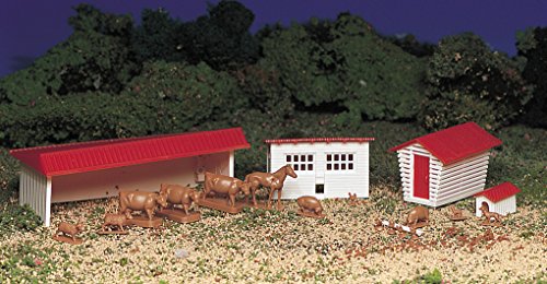 Bachmann Trains Farm Buildings with Animals