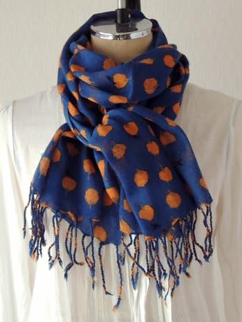 Amazon Co Jp ストール 大判 おしゃれ 北欧 ショール マフラー レディース 軽いウール アップルツリー ネイビー オレンジ C Woolstole 071 ホーム キッチン