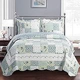Deluxe Brea Oversized Bedspread Set. Beautiful Quilt is Decorated with Patches of Various Floral Designs. Creates The Relaxing ambience of a Resort in Your Bedroom. Bed Cover Quilt 3 Pieces King Set