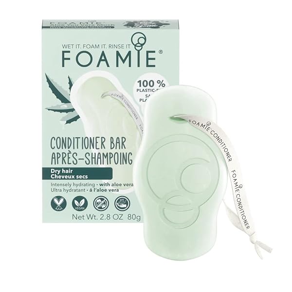 FOAMIE SOLID CONDITIONER FOR DRY HAIR WITH ALOE VERA THAT INTENSIVELY MOISTURISES HAIR, 100% VEGAN, PLASTIC AND SULPHATE-FREE 80G