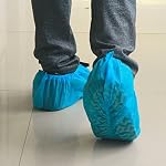 51aKcf2IaZL. SS150 Premium-100-Pack-50-Pairs-Disposable-Boot-Shoe-Covers-Durable-Water-Resistant-non-slip-non-toxic-Recyclable-blue-stretchable-fits-up-to-size-11-US-Men-and-13-US-Women