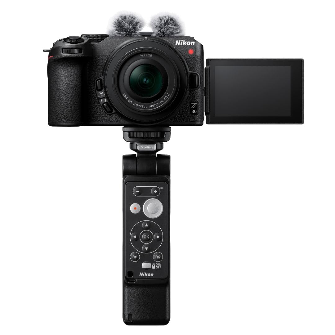 Nikon Z30 Vlogger Kit + Lexar SD 64GB 800x Fotocamera Mirrorless, CMOS DX da 20.9 MP, LCD Angolazione Variabile, Registrazione fino a 125min, Video 4K, Nero [Nital V.I.P.: 6 anni di garanzia]