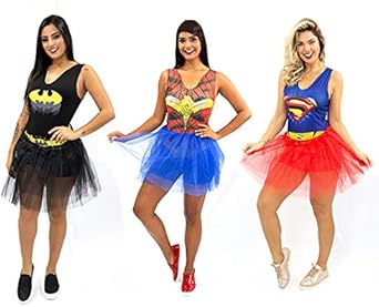 mulher maravilha com saia de tule