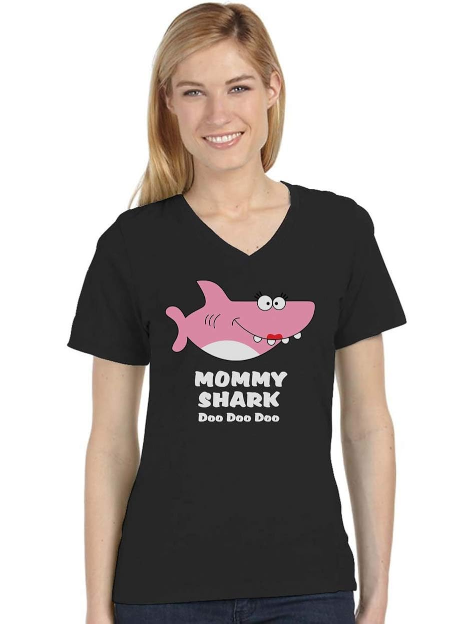 Tstars - Mommy Shark Doo doo doo Gift for Mom V-Neck Fitted Women T-Shirt