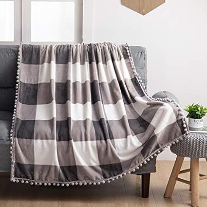 Amazon U Uqui ひざ掛け ブランケット 毛布 チェック柄 ミニポンポン付き かわいい おしゃれ ふわふわ 暖かい 軽い オールシーズン 北欧 オフィス ソファー用 車用 子供用 インテリア 洗濯可能 グレー 130 150 ブランケット 毛布 オンライン通販