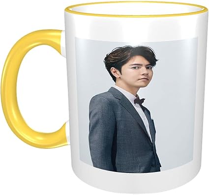 Amazon Co Jp 片寄涼太 かたよせりょうた Katayose Ryota エッジカラーマグ 両面 マグ家庭用マグ磁器カップウォーターカップセラミッククリエイティブパーソナリティオフィス飲用カップ朝食カップ330ml Yellow ホーム キッチン