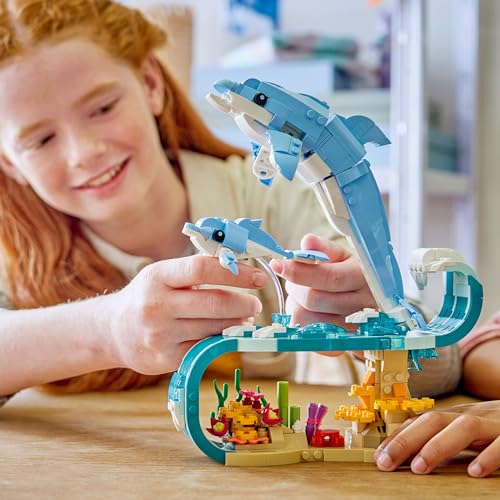 LEGO Creator 3-in-1-Set Meerestiere: Wunderschöne Delfine - Tierfiguren - Set mit 3 Optionen: Delfine, Seepferdchen & Krabbe - Spielzeug für Kinder ab 9 Jahren - Geschenk für Mädchen & Jungen - 31385 9