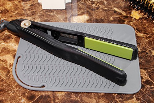 S & T 522101 Heat Resistant Silicone Travel Mat for Curling Irons and Makeup 9.1" x 6.5"
