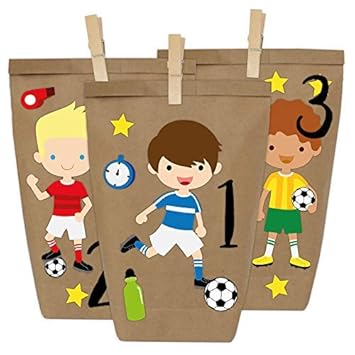 Papierdrachen DIY Adventskalender Kraftpapier Set - Fußballer (Bunte Edition) zum Aufkleben - mit 24 braunen Papiertüten zum 