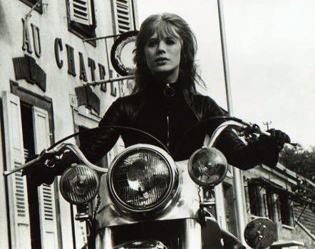 Amazon ブロマイド写真 映画 あの胸にもういちど マリアンヌ フェイスフル バイクに乗る アイドル 芸能人グッズ 通販