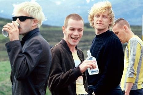 Moviestore Ewan Mcgregor Als Renton Unt Jonny Lee Miller Als Sick Boy In Trainspotting 91x60cm Farb Posterdruck Amazon De Kuche Haushalt