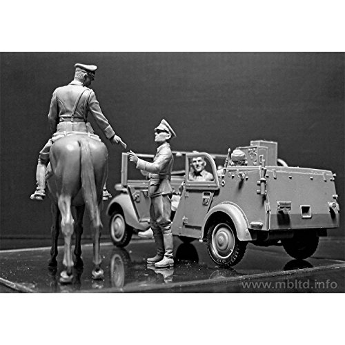Master Box WWII SDKFZ 2 Type 170VK German Radio Car (with 4 Figs and Horse) Figure Model Building Kits (1:35 Scale)