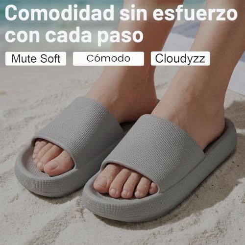Zapatillas Mujer Hombre Chanclas Verano Super Suaves on Cloudyzzz Sandalias Antideslizante de Baño Secado Pantuflas Piscina Playa Comodas Interior Exterior Unisex,Gris 40/41 EU