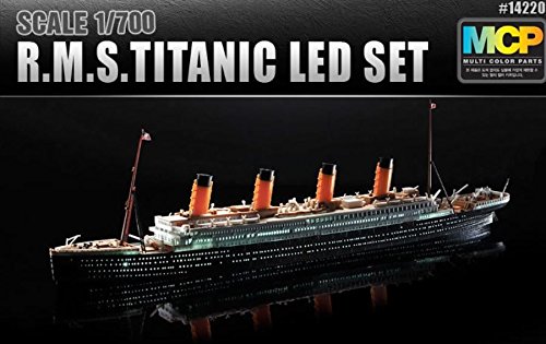 ACA14220 1:700 Academy RMS Titanic with LED Lighting Set [MODEL BUILDING KIT]