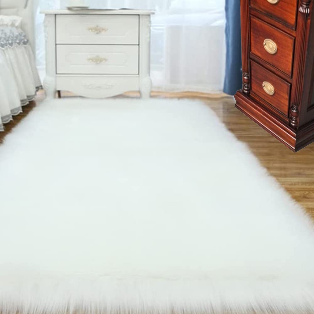 ABWXN Faux Sheepskin Fur Rug, 60x90cm Furry Rugs for Bedroom Living Room, Soft Fluffy Shaggy Area Rugs for Bedside Sofa Floor Decor - White