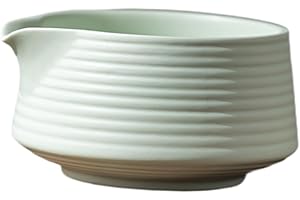 Yajuyi Japanese Matcha Bowl Handmade Matcha Ceremony Matcha Cup with Spout for Restaurant, Light Green