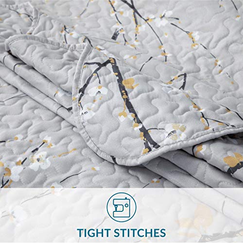 Bedsure Quilt Set Grey Queen Size Plum Blossom (90x96 inches) Bedspread