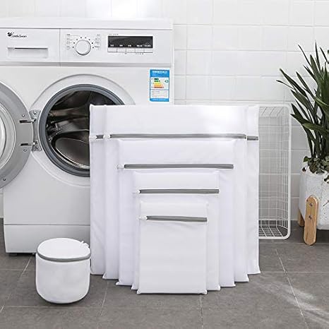 Amazon Co Jp 洗濯ネット 良質なポリエステル素材を採用し 細かい網目 隠し式保護ファスナー 丈夫で長持ち ランドリーバッグ 絡まり防ぎ 摩耗防ぎ 型崩れ防ぎ しわ防ぎ 洗濯ネット 大 小 中 洗濯袋セット 6枚入 旅行収納袋 家庭用 ランドリーネット ホーム