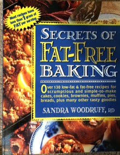 Secrets of Fat-Free Baking: Over 130 Low-Fat & Fat-Free Recipes for Scrumptious and Simple-To-Make C by Sandra Woodruff (Paperback)