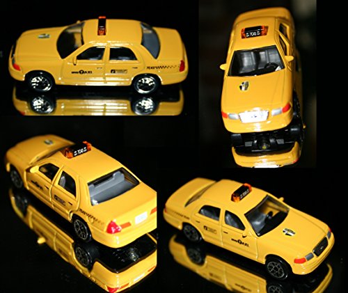 NYC New York City Taxi Cab Ford Crown Victoria 1:64 Scale Diecast