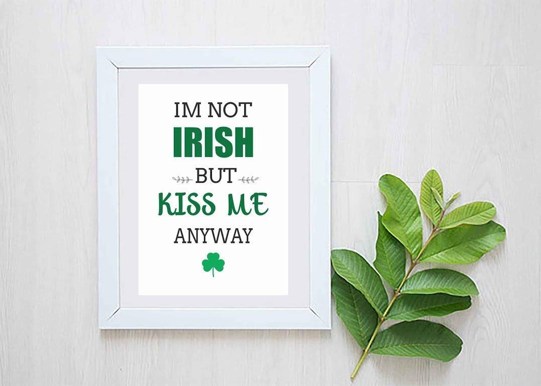 St Patrick S Day Art Print Kiss Me I M Irish Home Decor Kiss Me I M Irish Printable File Green Irish Blessing Lucky Wall Art Home Decor Amazon In