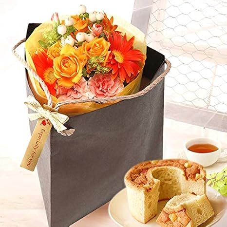 Amazon 誕生日 プレゼント 女性 誕生日プレゼント 花とスイーツ 花 アレンジメント お菓子 生花 指定日配達 お祝い 結婚記念日トライバックタイプ スイーツ付き オレンジ色 切り花 オンライン通販