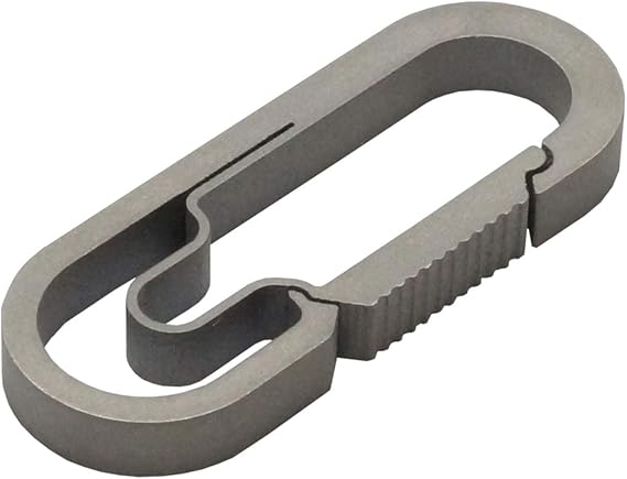 Amazon Co Jp カラビナ チタン合金 ミニタイプ 小型 楕円形 キーホルダー 鍵 カギ ミリタリー 軽量 アウトドア 耐荷重25kg アクセサリー Pr Minioblong 服 ファッション小物
