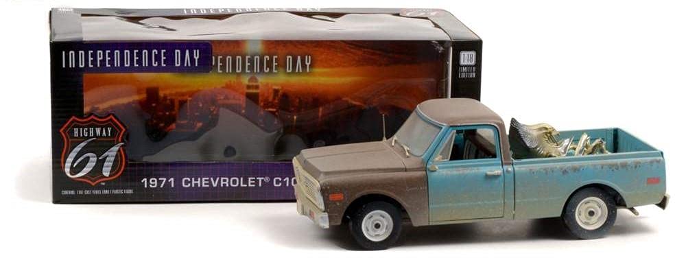 Independence Day 1971 Chevrolet C-10 with Alien Figure 1:18 Highway61 18021