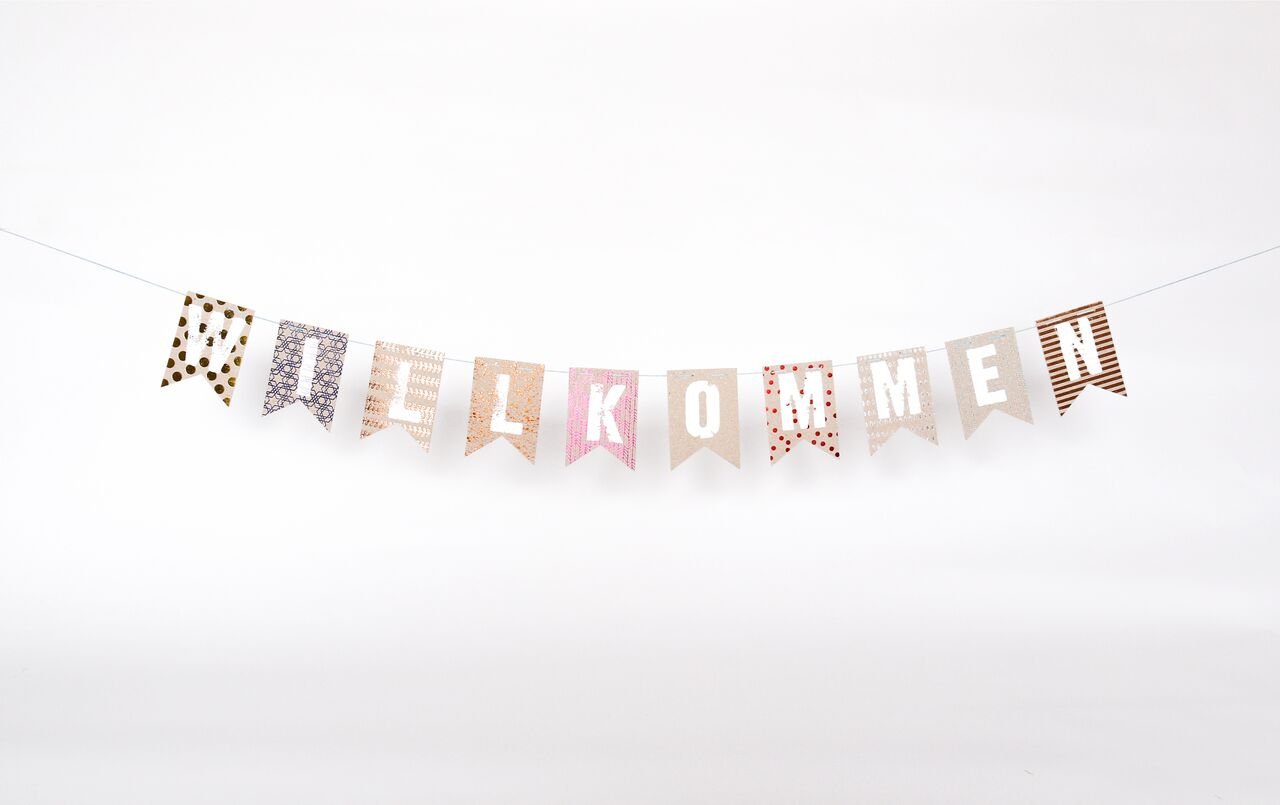 Good old friends garlands welcome.