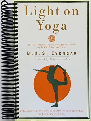 Yoga: THE PATH TO HOLISTIC HEALTH: B.K.S. Iyengar: 9780789471659