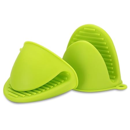 Mezons Hot Catchy Heat Resistant Kitchen Craft Silicon Oven Cooking Grab Mitt Glove Grip Barbeque and Cooking 1pc (Assorted Color)