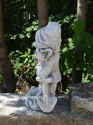 gartendekoparadies.de Gnom Macht den Garten schön, Steinfigur Wichtel, H. 46 cm, 15 kg, Grau, frostsicher aus Steinguss für Außenbereich – Bild 7