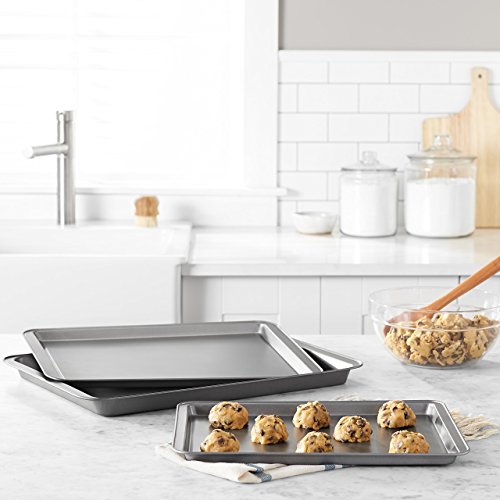 Amazon Basics 3-Piece Nonstick Baking Sheet Set