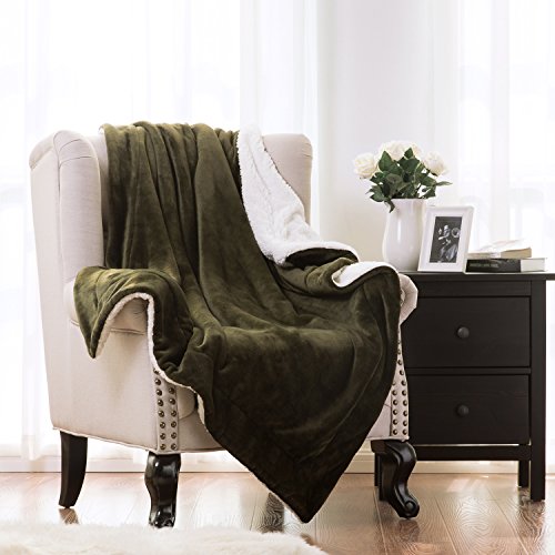 It can stay cold,  I love this blanket!