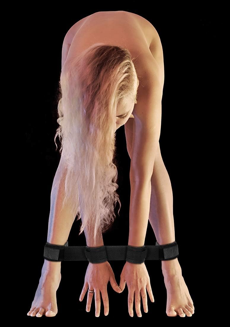 Shots Ouch! OU360BLK Spreader Bar with Hand and Ankle Cuffs - 42.5 cm Bar - Black