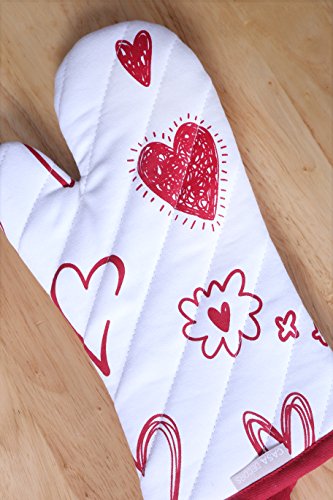 Set of Apron,Oven Mitt,Pot Holder, Pair of Kitchen Towels in a Valentine Hearts Design, Made of 100% Cotton, Eco-Friendly & Safe, Value Pack and Ideal Gift Set, Kitchen Linen Set By CASA DECORS