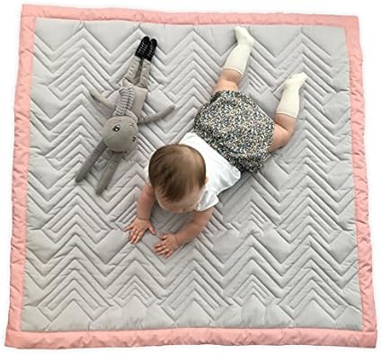 Mama Designs Tapis De Jeu Matelasse Pour Bebe 100 Coton Gris Avec Bordure Rose 100 X 100 Cm Amazon Fr Cuisine Maison