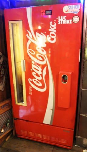Amazon Co Jp 処分品 非売品の超レトロな冷蔵庫を1台限定で 80 Sコカコーラ業務用冷蔵庫 Coca Cola アメリカ雑貨アメリカン雑貨 ホーム キッチン