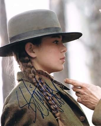 HAILEE STEINFELD - True Grit's Mattie Ross AUTOGRAPH Signed 8x10 Photo